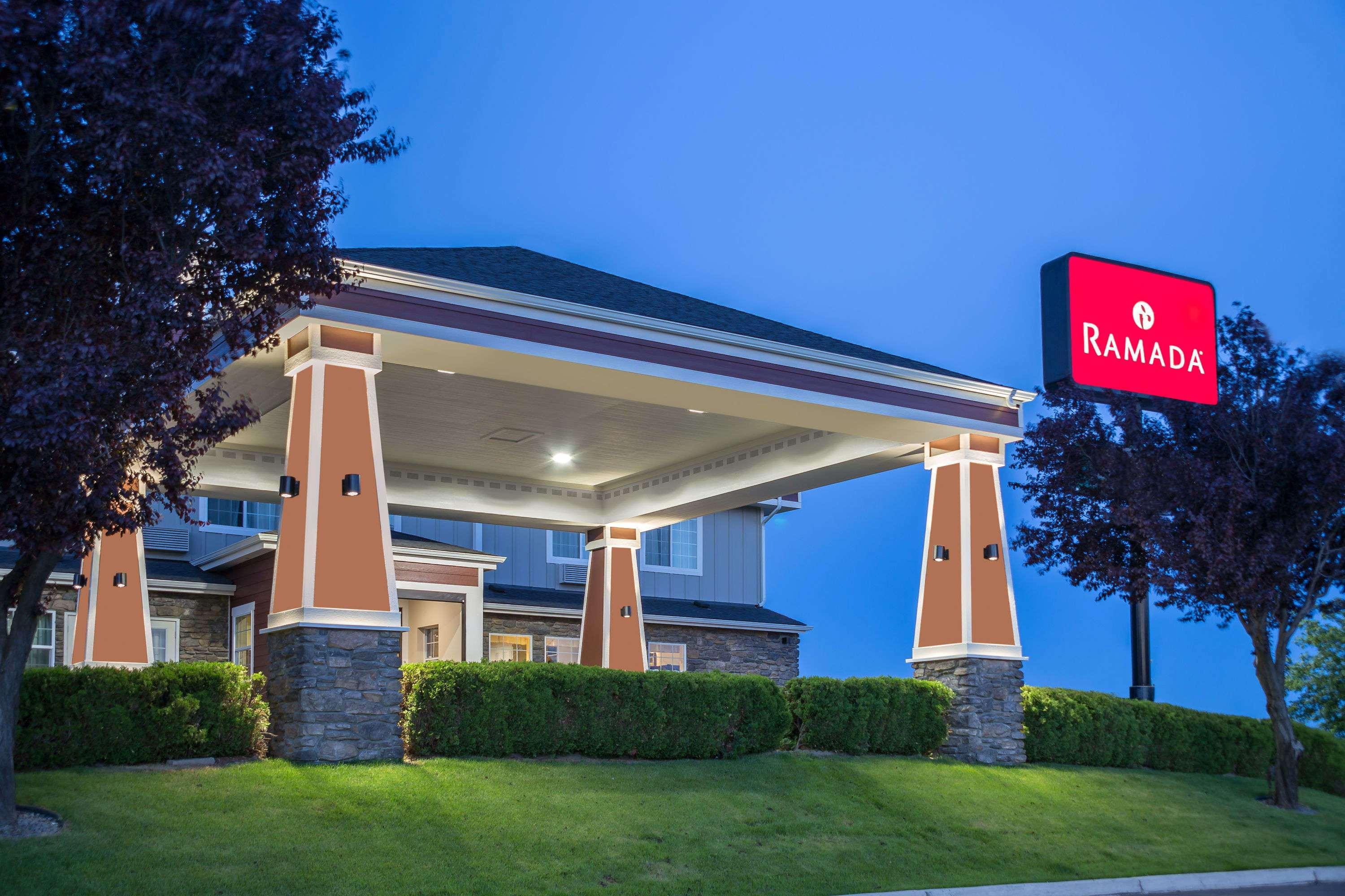 Ramada By Wyndham Moses Lake Extérieur photo
