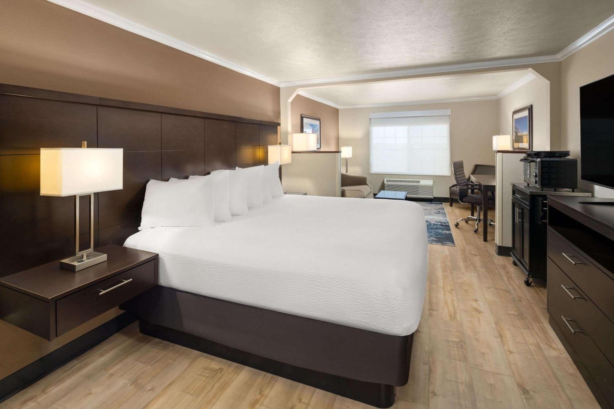 Ramada By Wyndham Moses Lake Extérieur photo