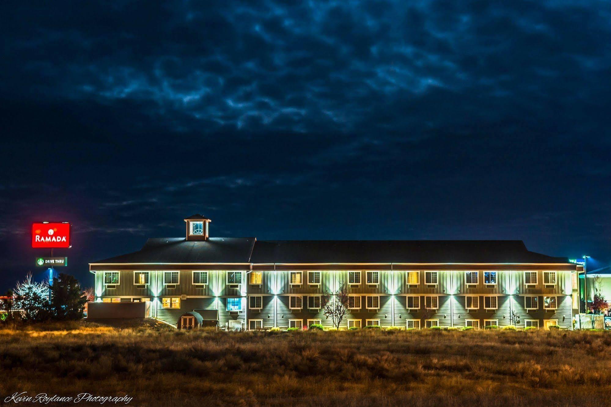 Ramada By Wyndham Moses Lake Extérieur photo